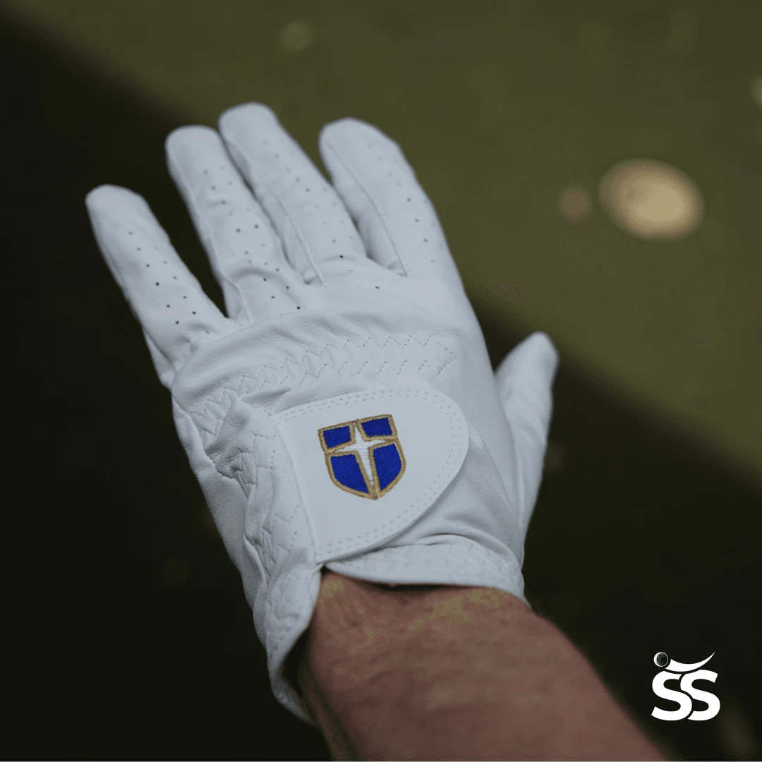 Custom golf gloves with logo embroidery for tournaments and country clubs